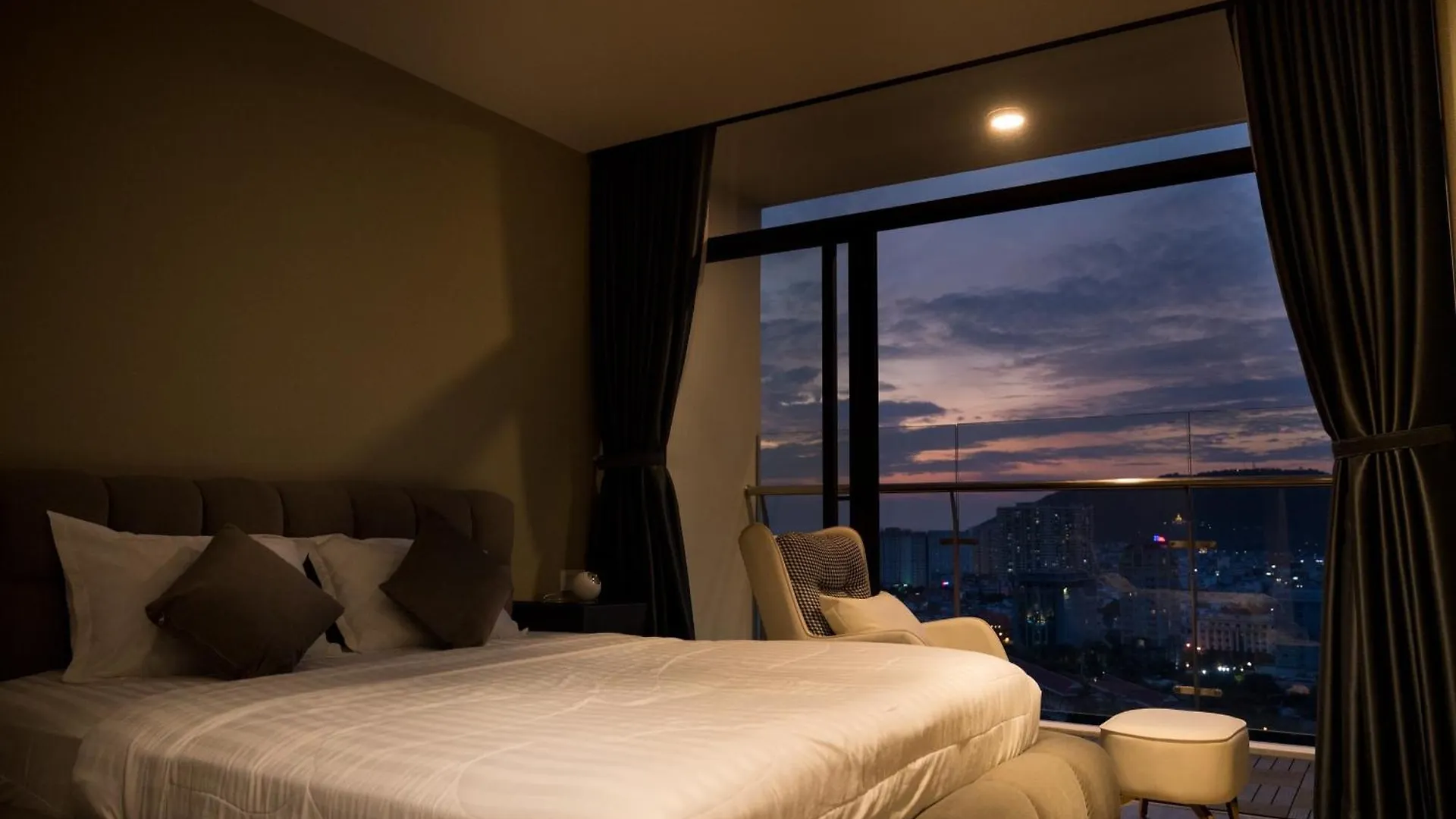 Bearbrick Homestay Near Beach, Csj Tower Apartment Vung Tau 0*,  Vietnam